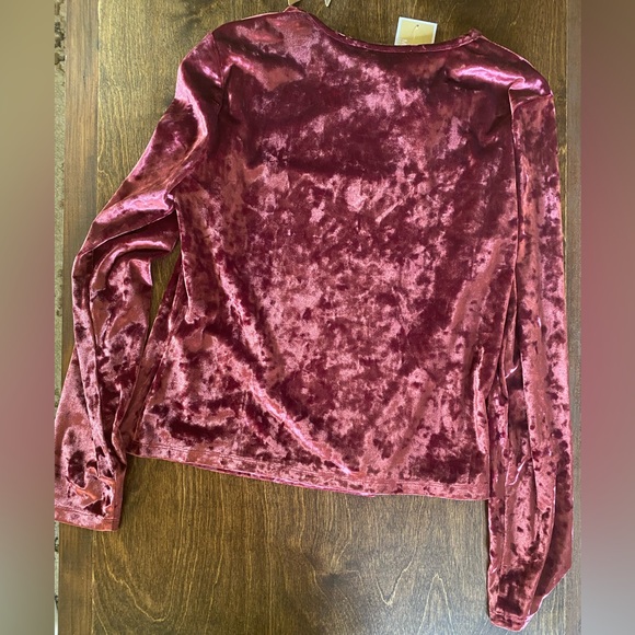 Michael Kohrs Velvet Cutout Detail Top - Picture 3 of 5